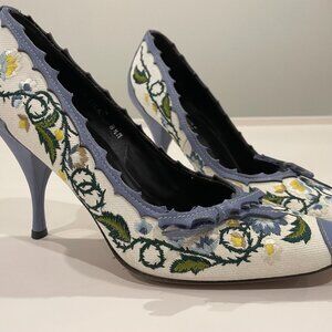 *Stunning* Embroidered Donald J. Pliner Couture Heels - Near Perfect Condition!